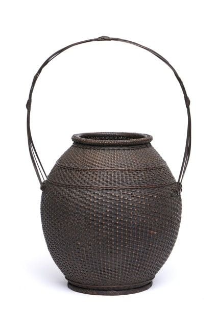 Panier pour arrangement de fleur de forme ronde et de couleur foncé
