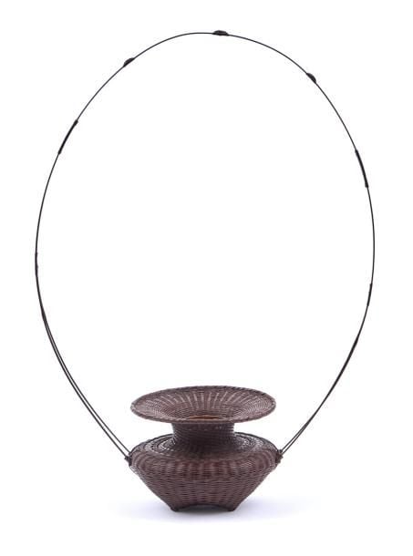 Panier pour arrangement de fleur ikebana finement tressé de forme rond