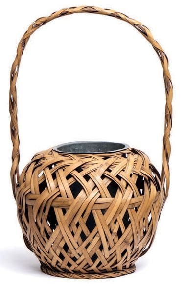PANIER pour arrangement de fleurs en osier jaune tressé de manière lâche avec une anse en forme de boucl