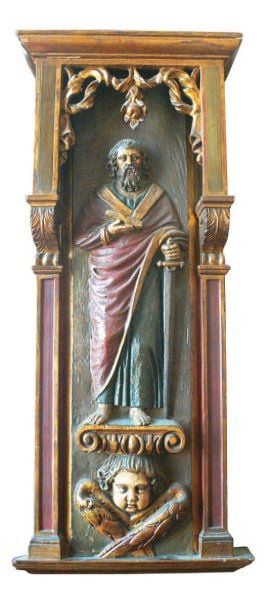PANNEAU en bois sculpté en bas-relief, polychromé et doré représentant saint Paul sous un dais avec tête d'angelot à la partie inférieur