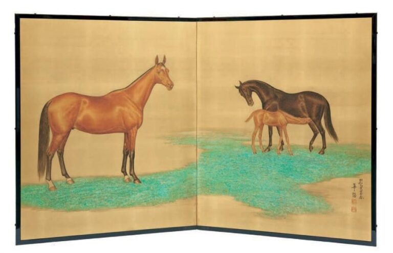 PARAVENT À DEUX FEUILLES BYOBU à décor d'une peinture sur soie dorée par Kamiizumi Kayo, peintre célèbre pour ses peintures de chevaux (1892-1979