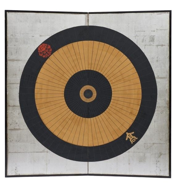 Paravent byobu à deux feuilles figurant une peinture sur feuilles d'argent représentant une ombrelle en papier vue du dessu
