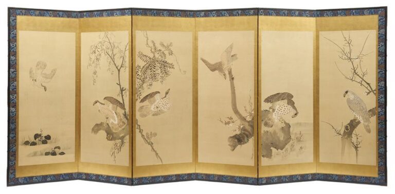 Paravent byobu anonyme de six feuilles avec six tableaux monochromes légèrement teintés sur lesquels figurent des oiseaux de proie collés sur fond de feuille d'o