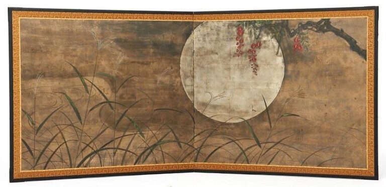 Paravent deux panneaux (byobu) pour salon de thè figurant une peinture anonyme reprèsentant sur fond de feuilles d'argent des arbustes de hagi (Lespèdèzes) et des plantes susuki (Miscanthus sinensis) devant une pleine lun