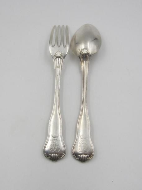 Partie de ménagère en argent modèle à filets et agrafe