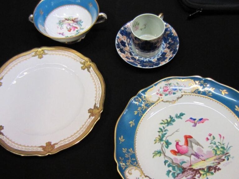 Partie de service de table Limoge décor princess Margaret , une partie de service HAVILAND bord doré, service à café Dammouse
