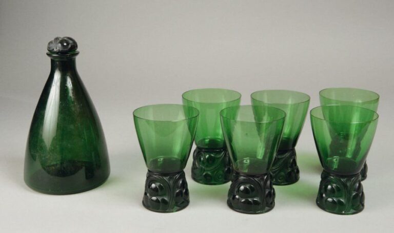Partie de service de verres « Mariental » (1927), se composant d'un carafon avec son bouchon et de six gobelet