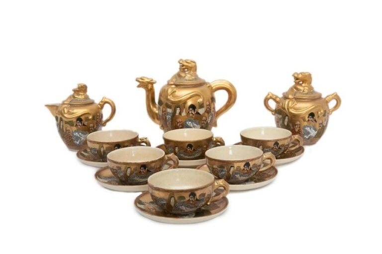 PARTIE DE SERVICE EN FAIENCE DE SATSUMA PAR L'ATELIER HANZAN ??