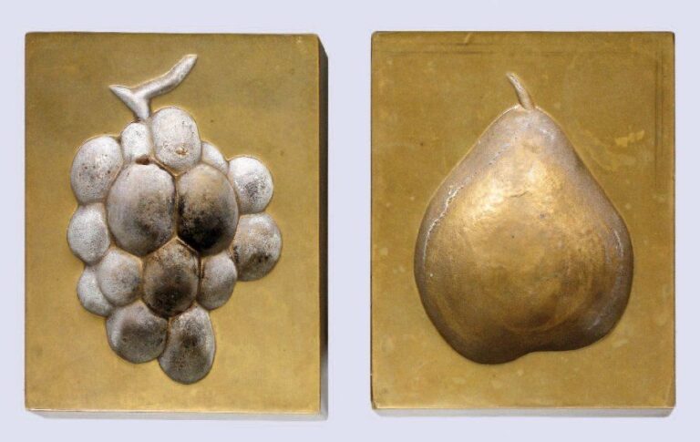 Pear, 1970 Cendrier-empreinte de poire en bronze Création pour l'atelier «A» - François ARNAL Signé et numéroté 39/100 sur la tranche 13 x 3,5 x 10,5 cm