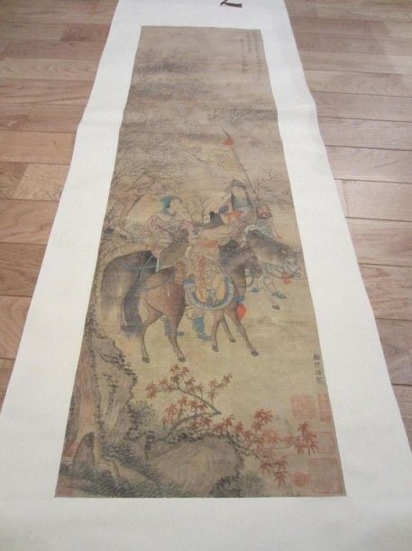 Peinture sur soie représentant une famille en voyage traversant une forêt à cheva