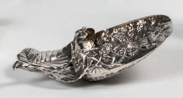 PELLE À FRAISES en argent figurant une fraise, marquée «l'Héricourt de Thury