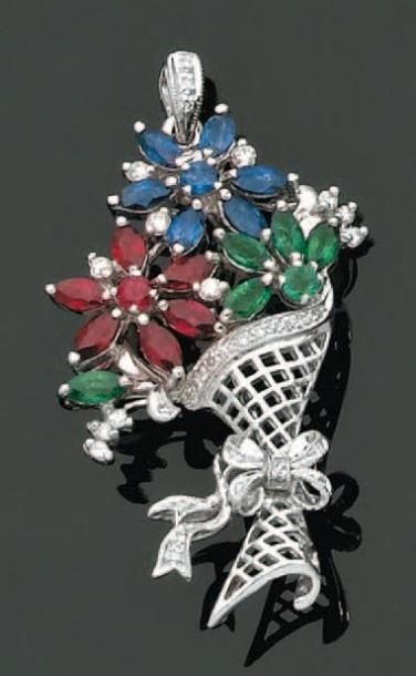 PENDENTIF - BROCHE «bouquet de fleurs» en or gris 14 carats (585 millièmes) ajouré serti de saphirs, rubis, émeraudes et diamant