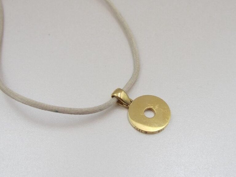PENDENTIF circulaire en or jaune (750 millièmes) reperc
