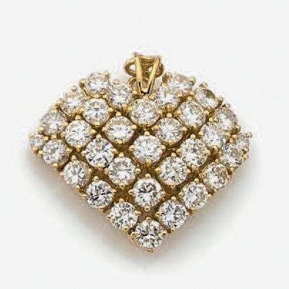 PENDENTIF «coeur» en or jaune (750 millièmes) ajouré serti de diamants taille brillan
