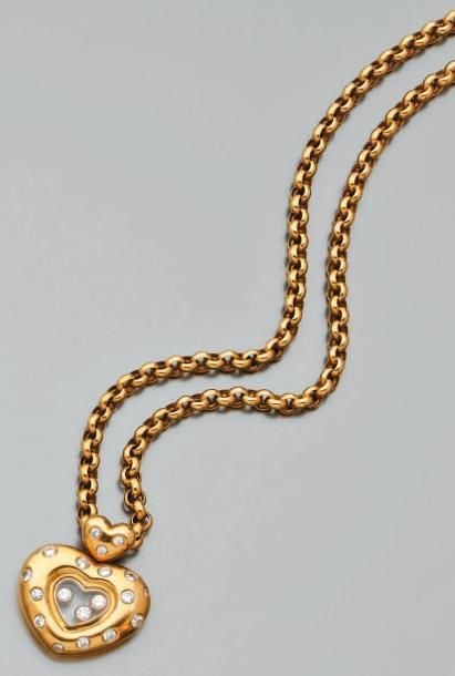 PENDENTIF «coeur» or jaune serti de diamants taille brillant et renfermant des diamants mobiles en serti clo