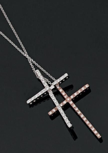 PENDENTIF «croix» en or gris et or rose, imbriquées et détachables, entièrement serties d'alignements de diamant