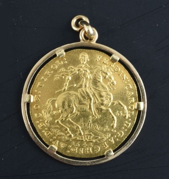 Pendentif en or jaune 18k (750°/00) serti d'un ducat autrichien, du Tyrol, de Ferdinand-Charles, 1642-196
