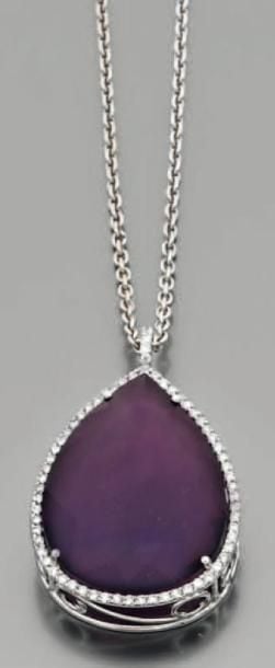 PENDENTIF et sa chaînette en or gris serti d'une importante améthyste de forme poire entourée de diamant