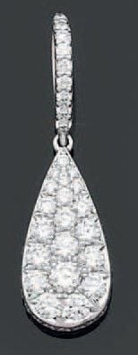 PENDENTIF «goutte» en or gris serti d'un pavage de diamants taille brillan