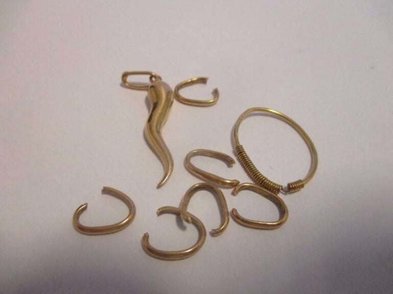 Pendentif prophylactique en or jaune 18K (750°/00