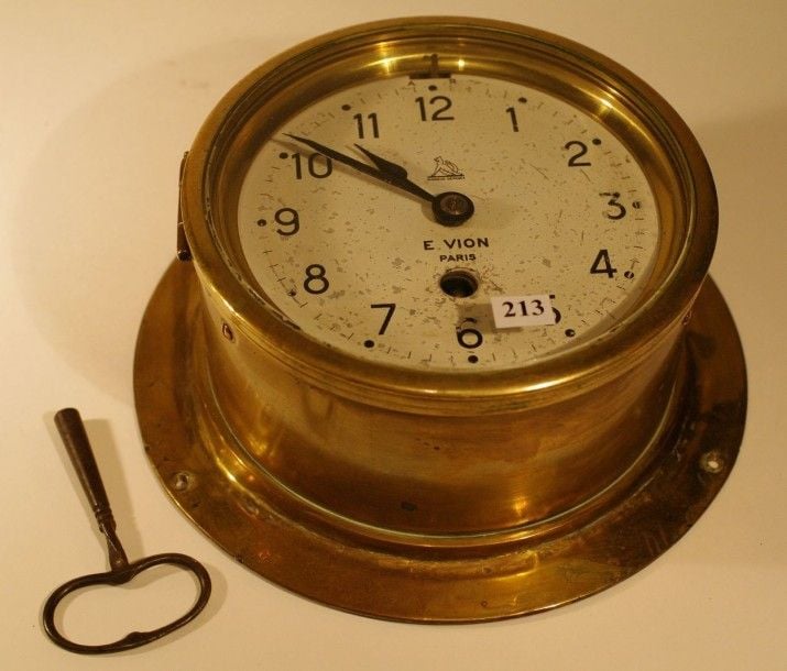 Pendule de cloison mécanique, de la marque