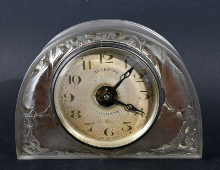 Pendule électrique "Moineaux" (petite égrenure à la base