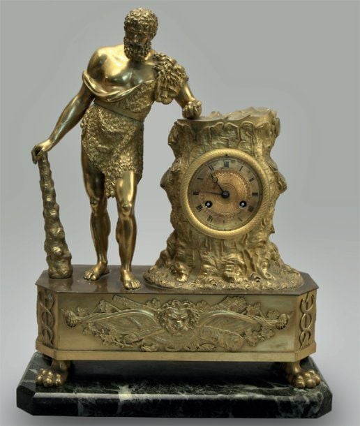 Pendule en bronze ciselé doré ; le mouvement signé Fabrège à Montpellie