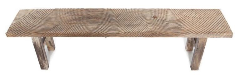 Petit banc en bois décoré d'un motif en forme de vagues et confectionné avec du bois provenant des Philippine