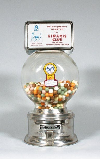 PETIT DISTRIBUTEUR DE BOULES DE BUBBLE GUM « FORD BUBBLE GUM », en métal poli et sphère de verre transparent