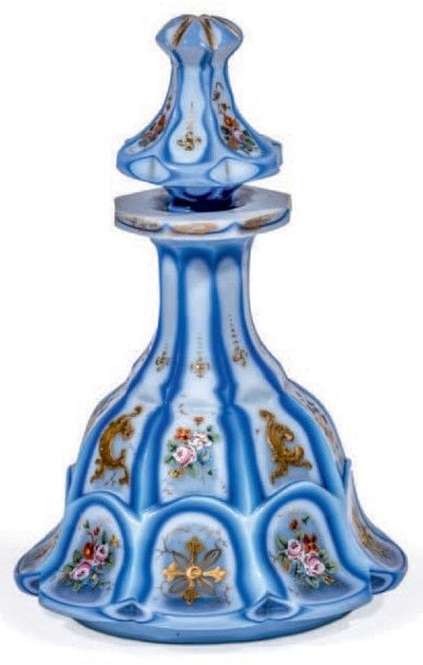 * Petit flacon en opaline