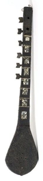 Petit luth - Tambur Bois à décor incrusté de nacre et d'os Afghanistan, circa 1900 Longueur: 57 cm