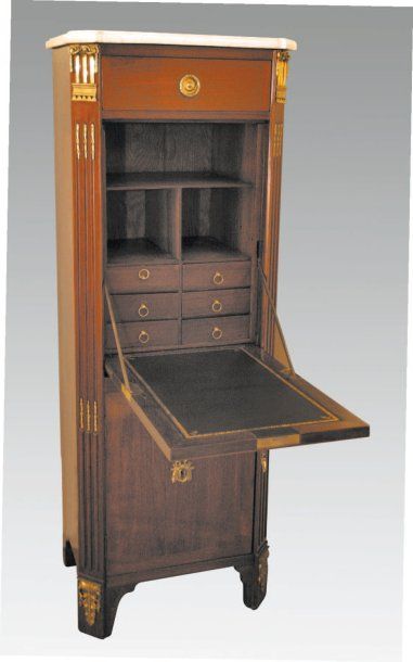Petit secrétaire de dame, en acajou, garniture de bronzes doré
