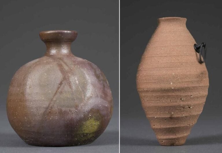 PETIT VASE OVOIDE A COL TUBULAIRE ET LEVRE EVASEE EN GRES Japon, Epoque XXe siècle Il semble devoir être sign