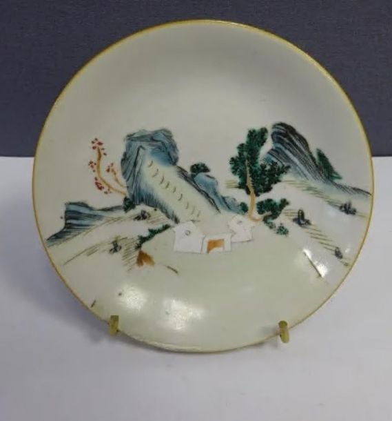 PETITE ASSIETTE EN PORCELAINE