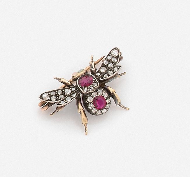 Petite BROCHE «abeille» en or rose (375 millièmes) 9 carats et argent (mi