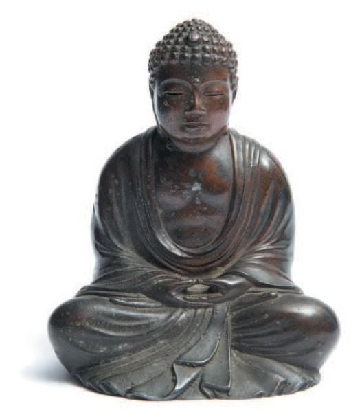 Petite statue chinoise en bronze représentant un Bouddha assis, les jambes croisées en position de méditation (dhyana mudra