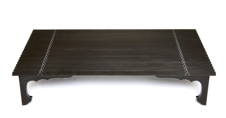 Petite table basse en laque noire (bundai) pour livres et boites à calligraphi