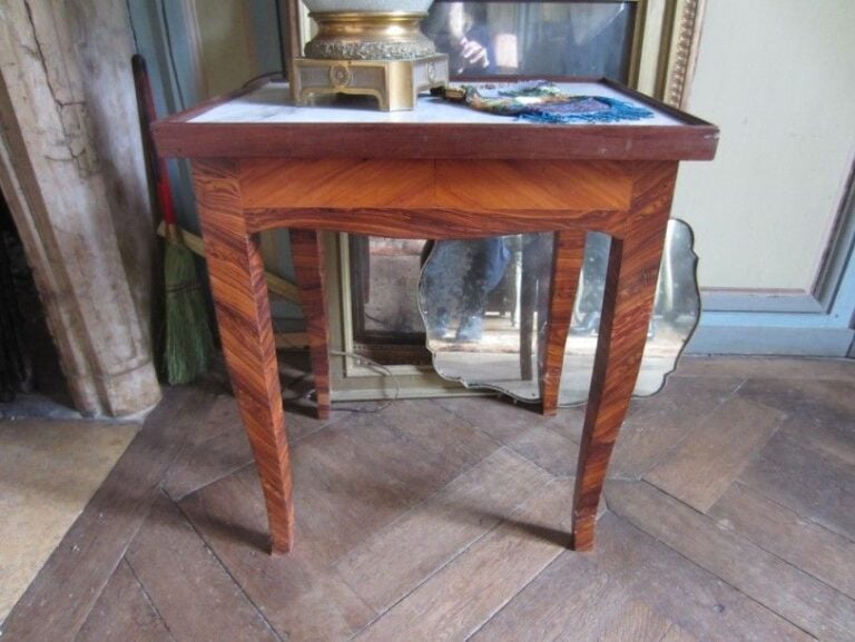 Petite table en bois nature