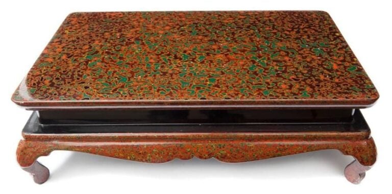 Petite table en laque wakasanuri avec quatre pied