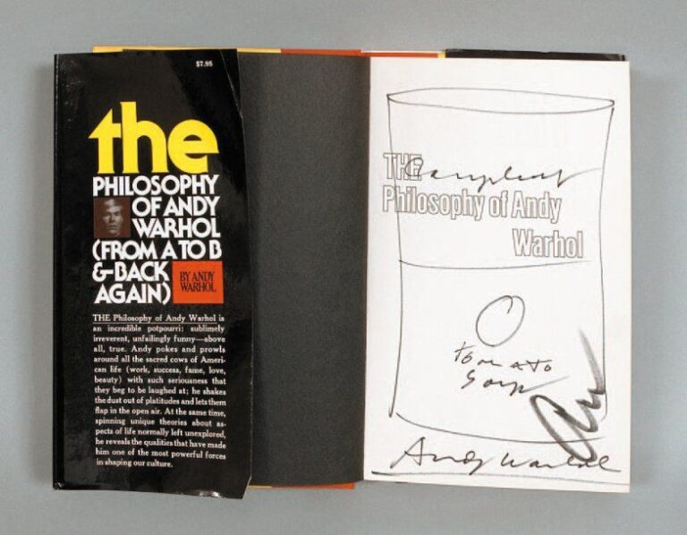 « Philosophy of Andy Warhol : from A to W » Livre avec un dessin original d'une Campbell's Soup, signé « AW » en bas au centre 22 x 14,5 x 3,5 cm