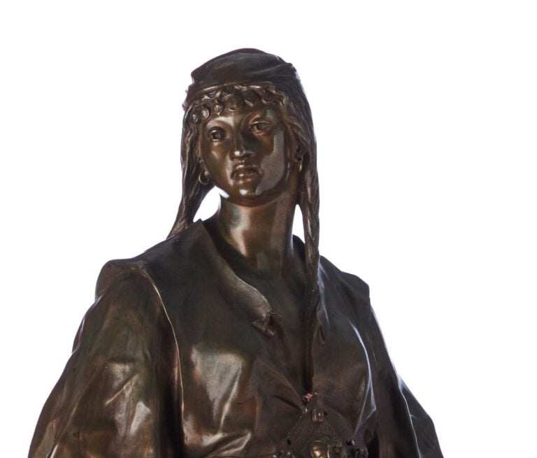 PICAULT - « Musicienne orientale » - Bronze à patine médaille - H : 75 cm