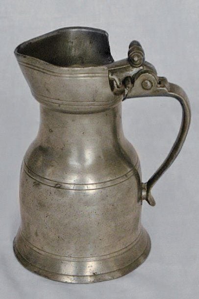 PICHET À ÉPAULEMENT, GOBELET EN BOTTE, modèle d'Orléan
