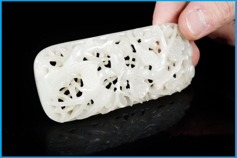 PLAQUE DE CEINTURE EN JADE NEPHRITE SCULPTEE EN AJOURS, XI SHANG MEI SHAO ????
