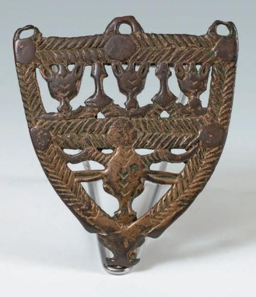 Plaque triangulaire pendentif ajouré