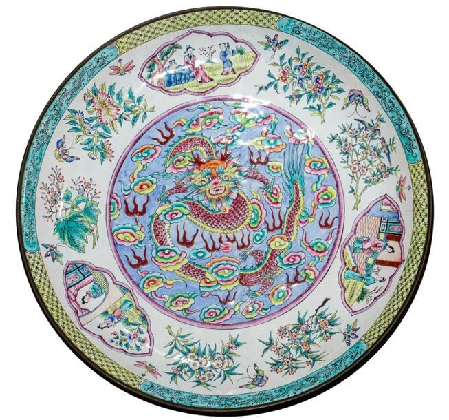 PLAT AU DRAGON EN EMAUX PEINTS SUR CUIVRE