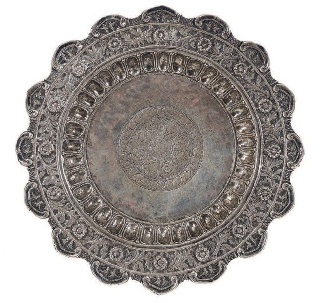 Plat indien Argent martelé, ciselé et gravé