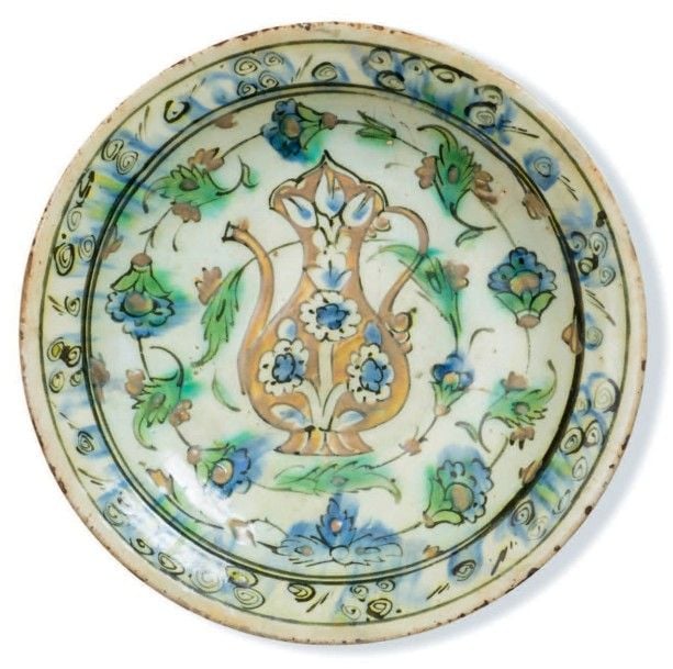 Plat Iznik à l'aiguière