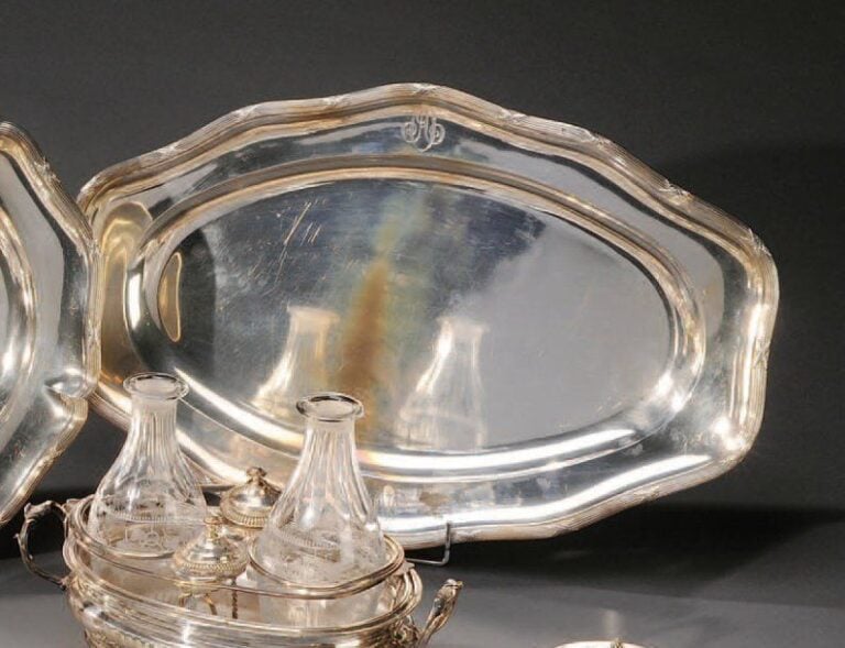 Plat ovale en argent à moulure de fil et ruban croisé