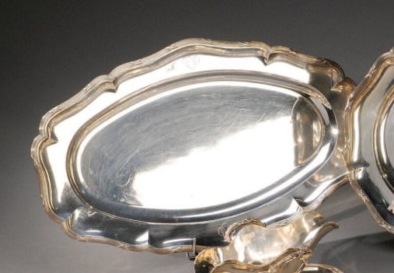 Plat ovale en argent à moulures de fils er rubans croisé