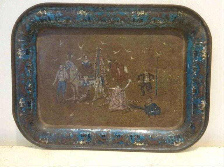 PLATEAU de forme rectangulaire en métal à décor polychrome d'une scène de cirqu